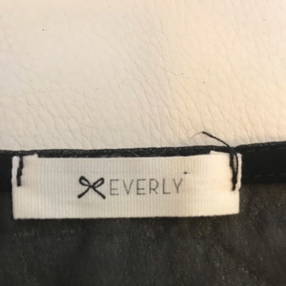Everly Top - Picture 4 of 5